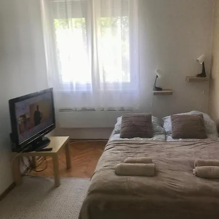 Rozmaring Apartman *